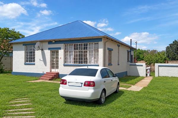 This beautiful 3-bedroom,1 bathroom, family home offers comfortable living with plenty of charm. The open-plan dining and lounge area ...