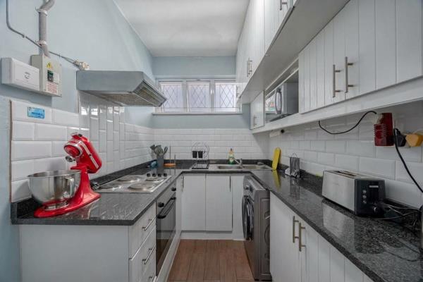 Renovated apartment, two parkings - Florida Road 

Situated at the top of Florida ...