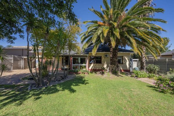 (Exclusive Sole Mandate)

Some homes are simply houses... and then there are homes that ...