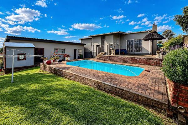Spacious Family Home with Excellent Entertainment &amp; Parking 

Location: Peaceful ...