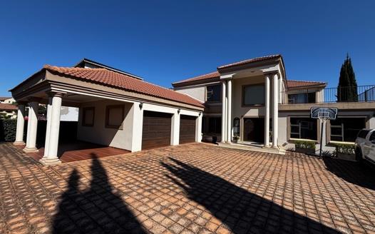 5 Bedroom House for sale in Woodlands Estate