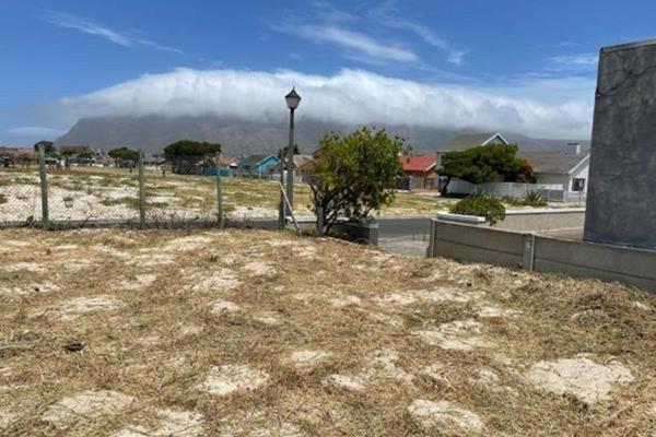 Build your dream home on this exceptional 613m2 erf in Allenby Estate.

Purchasers are responsible for a 10% commission plus VAT ...