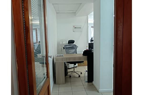This bright and uplifting office space is situated within a highly secure, well-maintained business complex. Designed for a modern and ...