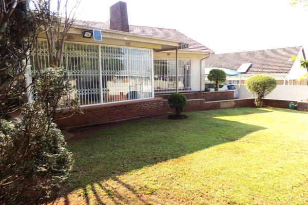 Neat family home offering:
* Enclosed patio at front door
* Lounge                     ...