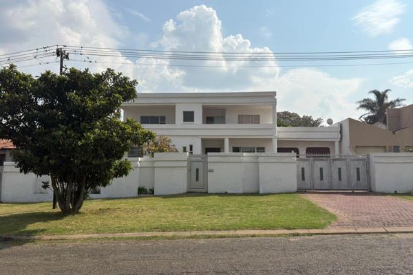This Stunning newly renovated 7-bedroom home is located in Kibler park South of Johannesburg it includes:
A spacious lounge and dining area 
A fire room 
A newly renovated kitchen with newly built-in cupboards 
Spacious 7 ...