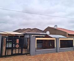 House for sale in Dobsonville Gardens