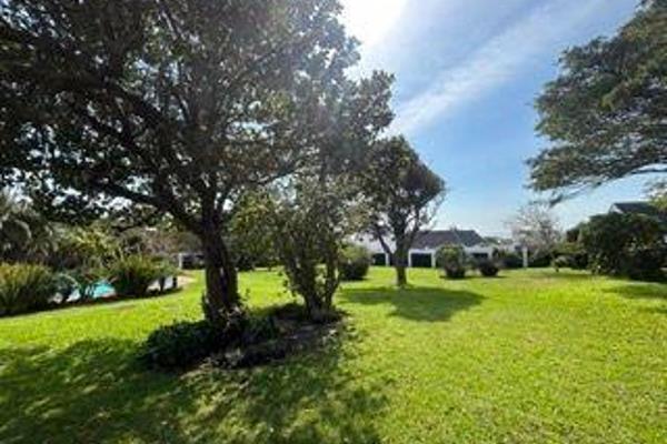 This beautiful family home offers 5 bedrooms and 5 bathrooms, perfect for comfortable living. It is secure and pet-friendly, allowing ...