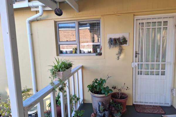 This neat and beautiful furnished bachelor flatlet is situated in the tranquil setting ...