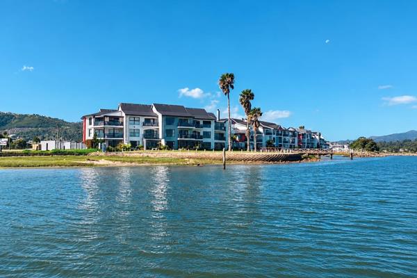 Spacious waterfront apartment situated directly on the Knysna Lagoon at 27 Laguna Grove ...