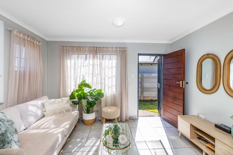 Listing number: P24-117654408, Image number: 2