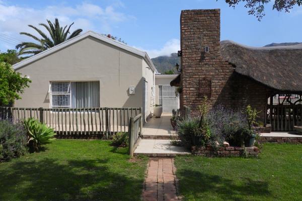 Your Family's Forever Home in the Horseshoe of Graaff-Reinet.

Looking for space to ...