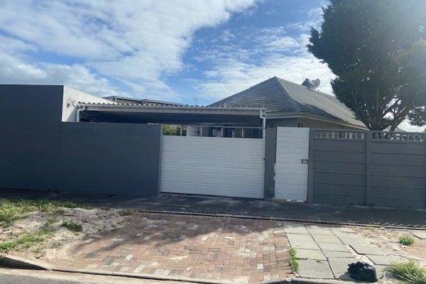 ONE BEDROOM SPACE FOR SINGLE OR COUPLE OCCUPATION ALL COSTS INCLUDED SAFE SECURE ATHLONE
This Studio style apartment setup is one of ...