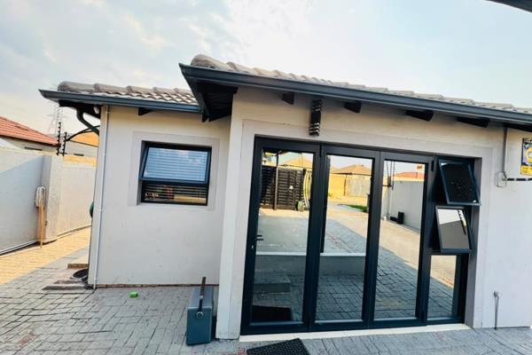 Never worry about outages again! This modern and secure 3-bedroom home offers ultimate convenience with fully integrated backup water ...
