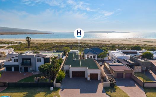 4 Bedroom House for sale in Middedorp