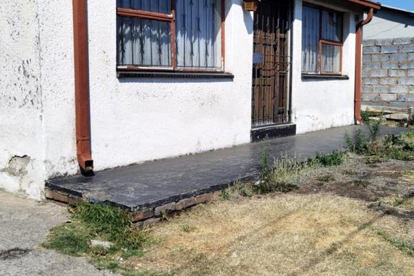 Property Features:
* 2-Bedrooms
* Full bathroom
* Fitted kitchen
* Spacious living area

Additional Information:
* The property ...