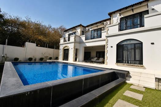 4 Bedroom House for sale in Saranton
