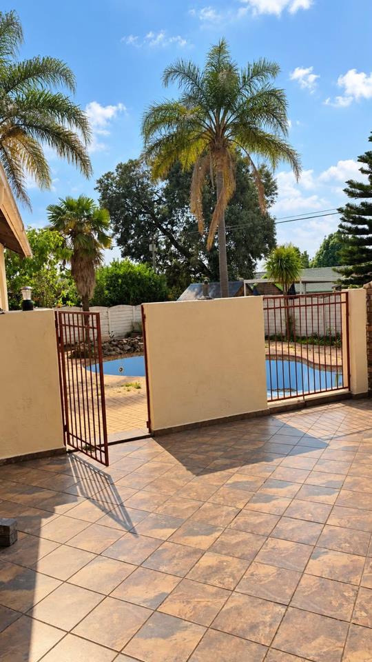 Listing number: P24-117668793, Image number: 2