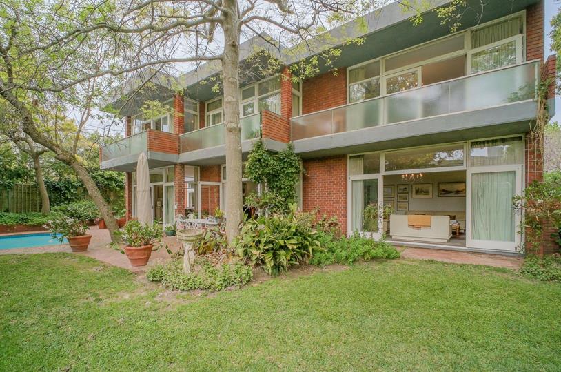 Listing number: P24-117669748, Image number: 2, House faces north