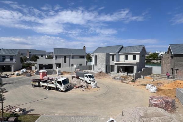BRAND-NEW 2-BEDROOM HOME IN GRAANENDAL ESTATE | NO TRANSFER DUTY
Discover modern estate ...