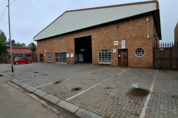 This well-positioned 700m2 industrial facility in Brakpan offers an excellent combination of workshop and warehouse space, making it ...