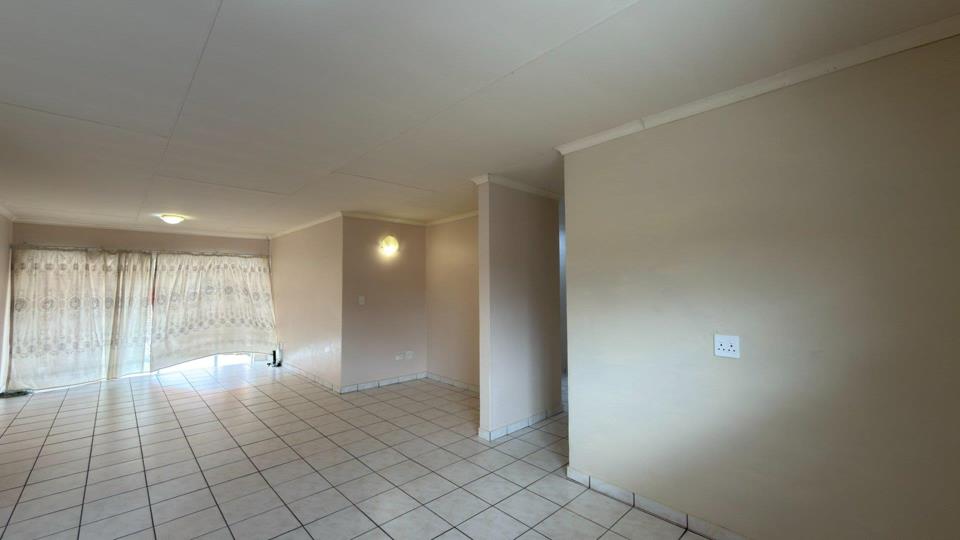 Listing number: P24-117681995, Image number: 2