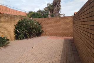 3 Bedroom Townhouse to Rent in Del Judor