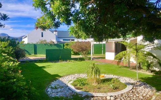 3 Bedroom House for sale in Westcliff