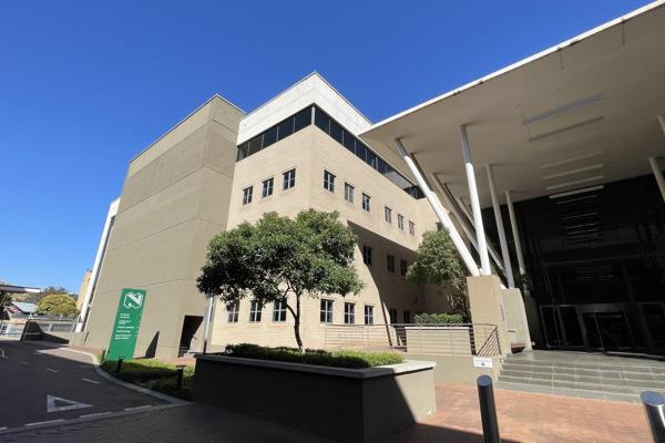This exceptional 22,244m² entire office building in Lakeview Office Park ...