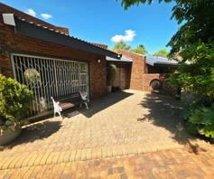 House for sale in Golf Park