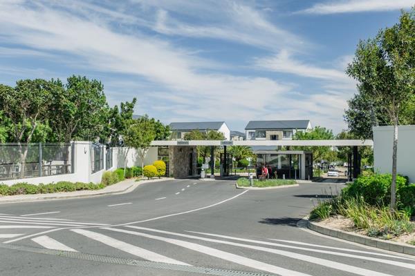 Offering modern, low maintenance living in the popular De Zicht Estate, this well presented one bedroom apartment is ideal for a first ...
