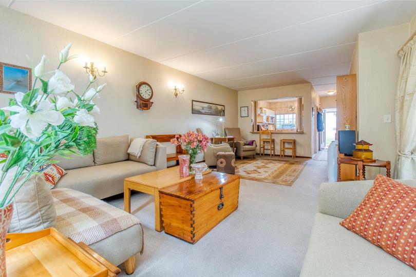 Listing number: P24-117675334, Image number: 3, Lounge/Dining Room