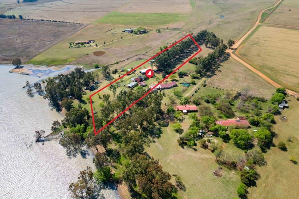 Spanning over 2.12 hectares of waterfront land on the shores of the Vaal Dam, this ...