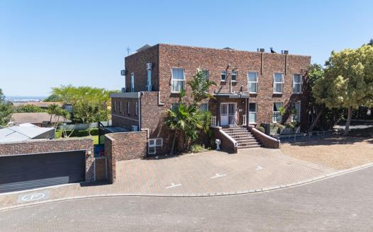 10 Bedroom House for sale in Plattekloof