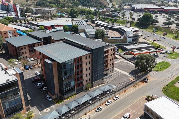 This 5,309 m2 office building for sale in Constantia Kloof presents an excellent ...