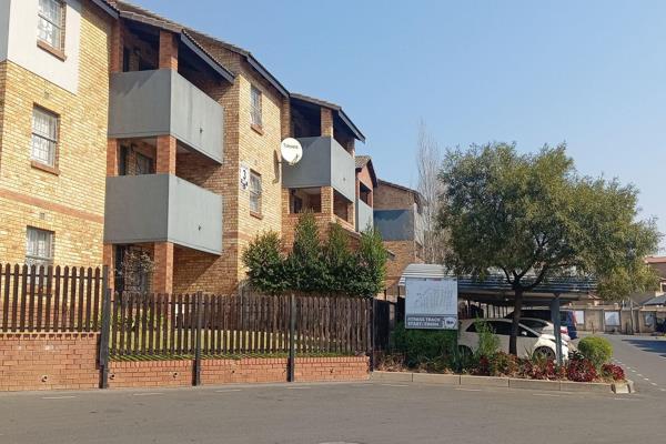 . 2 Bedroom Townhouse To Let in Noordwyk
2 Bedroom 1 Bathroom  2nd Floor Apartment in ...