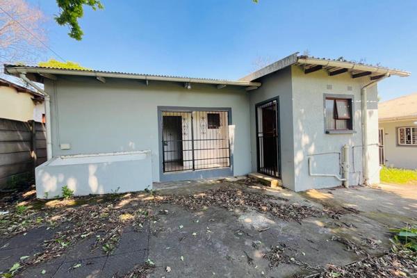 Secure and spacious back-office in the heart of Mthatha Central, featuring two generously sized rooms, a built-in kitchen, private ...