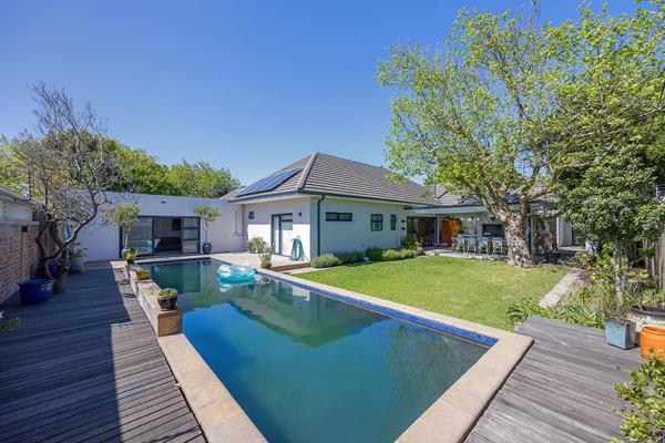 Fully renovated and beautifully presented, this five bedroom home offers generous accommodation, excellent entertaining spaces and ...