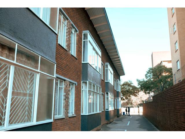 Listing number: P24-117683663, Image number: 2