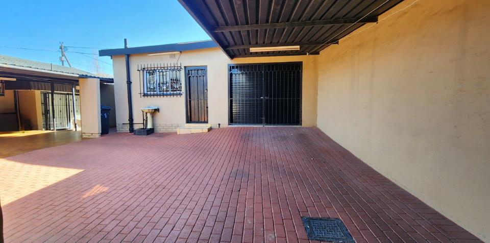 Listing number: P24-117683861, Image number: 2