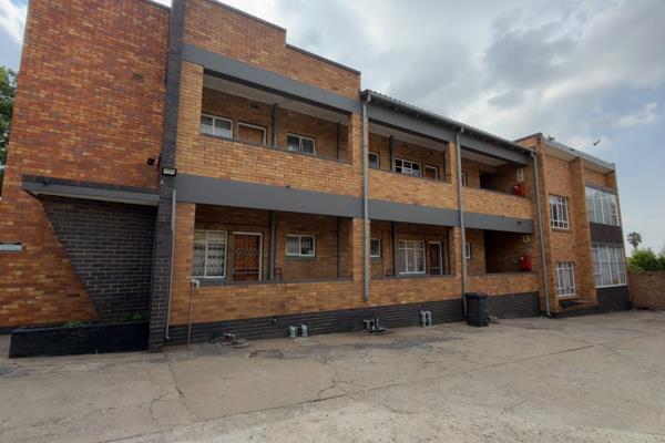 This neat and spacious 1 bedroom, 1 bathroom apartment is situated on Rietfontein Road ...