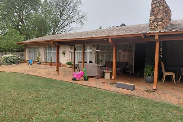 Corner property with 2 entrances. Plenty of potencial in a street where commercial also can be an option. 

House - 4 bedrooms and 3 ...