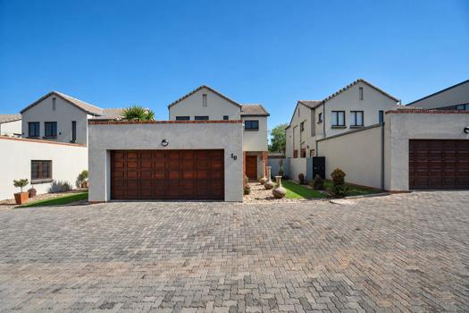 3 Bedroom Townhouse for sale in Bronberg