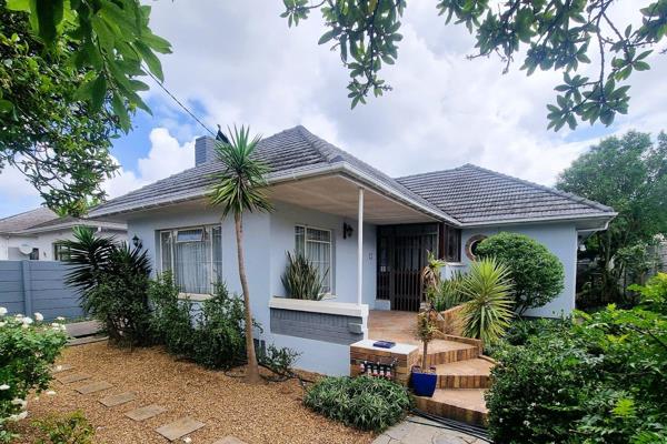 Light, bright and spacious! 

This charming home offers open plan living with many character features. The lounge, dining room and ...