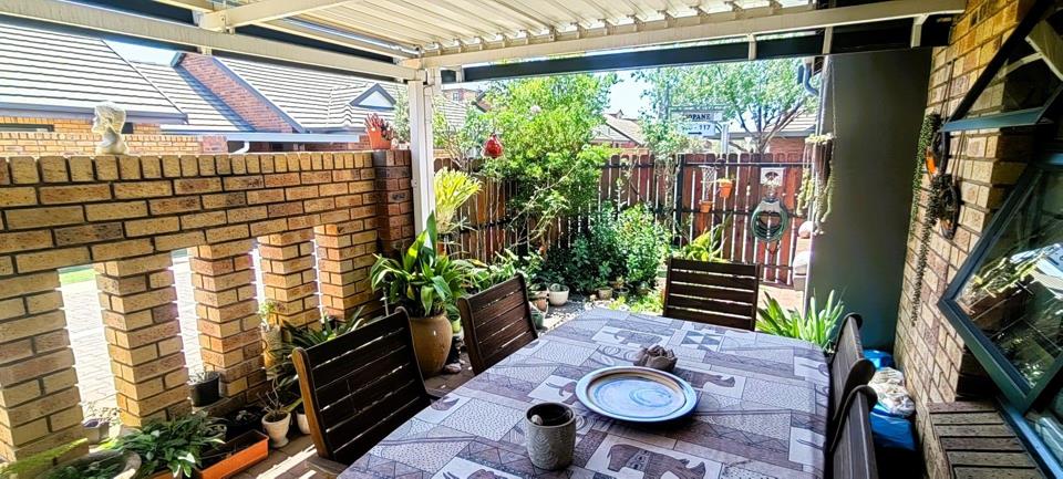 Listing number: P24-117686415, Image number: 2, Patio