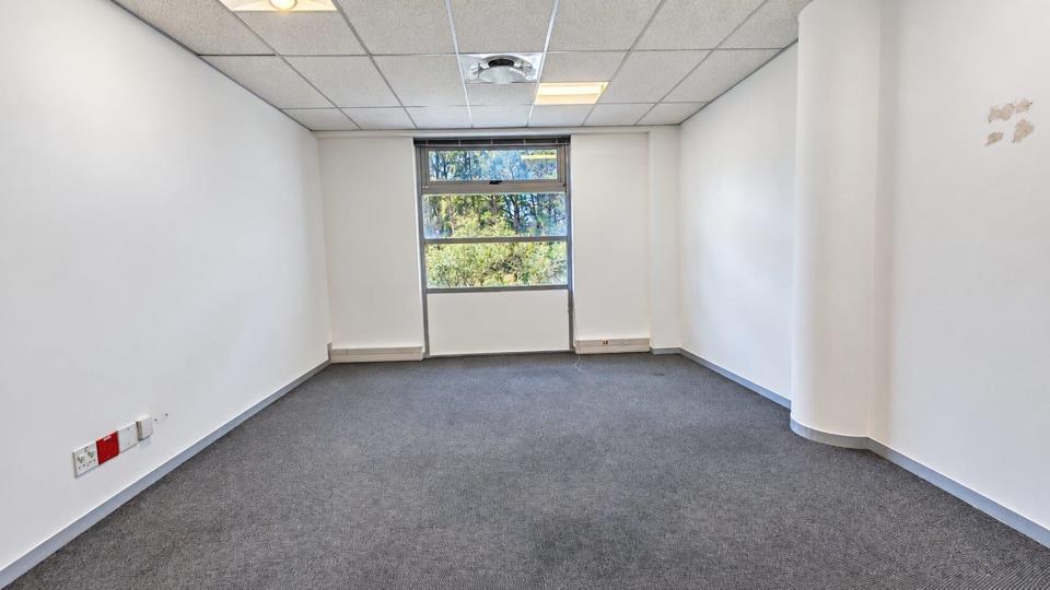Listing number: P24-117687561, Image number: 2
