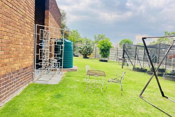 Charming Corner House for Sale in Secunda

 **A beautiful family home situated in a prime area on a spacious 1,220 m² corner ...