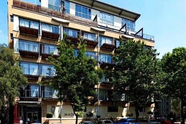 Looking for a great investment or a convenient city apartment? This bachelor/1-bedroom ...
