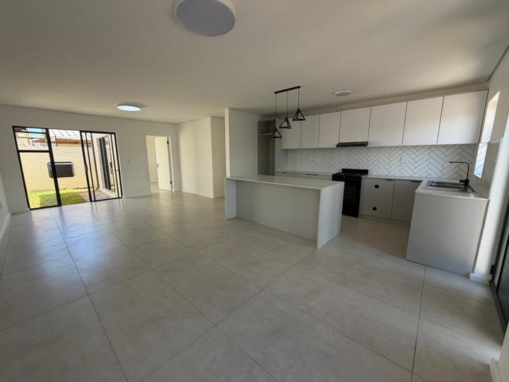 Listing number: P24-117690101, Image number: 2