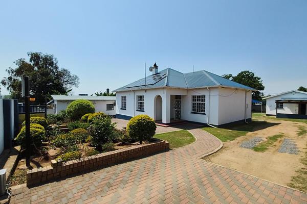 1,487m² Erf  3 Buildings  Existing Medical Use  Rental Income  Solar  Excellent Security

A strategically positioned medical and ...