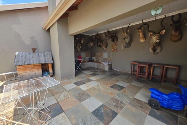 Looking for a comfortable, secure family home in a sought-after area of Fochville? This well-positioned 3-bedroom house offers ...